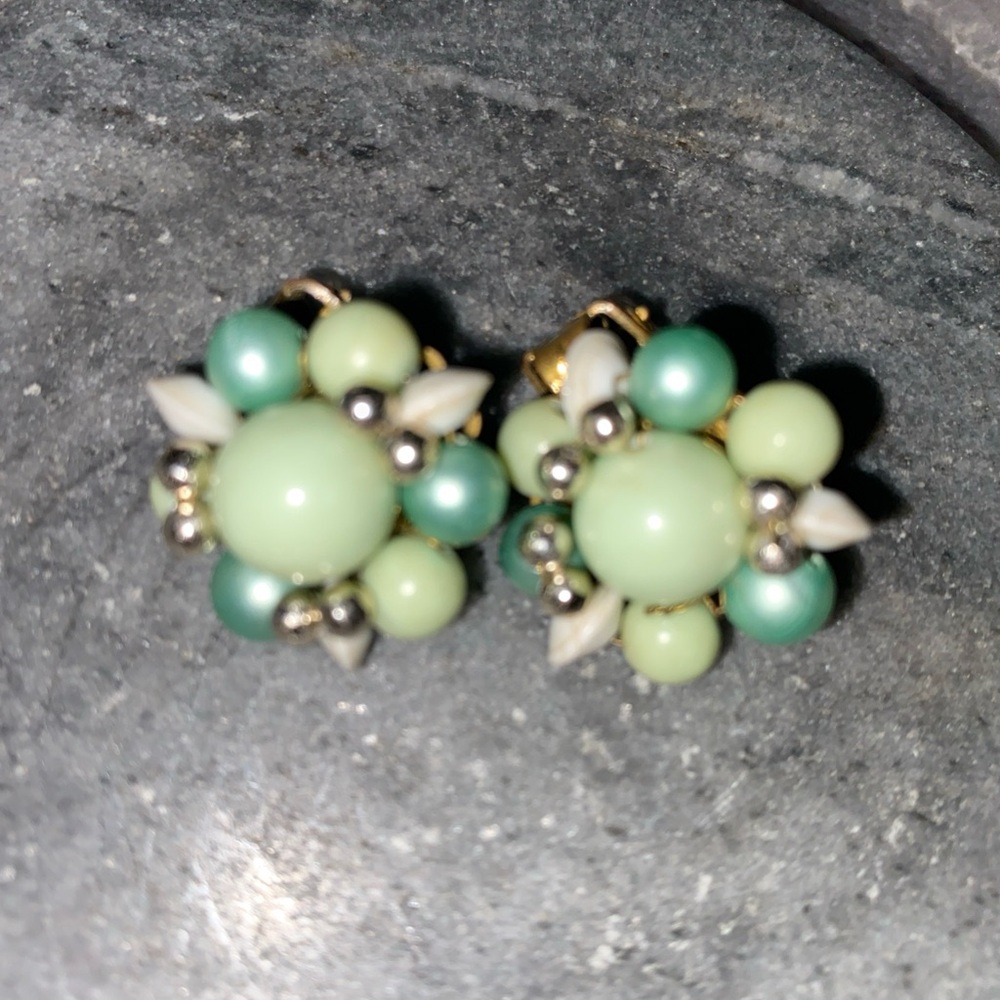 Vintage Clip On Cluster Earrings‎ Green Beads Stones Japan Fashion